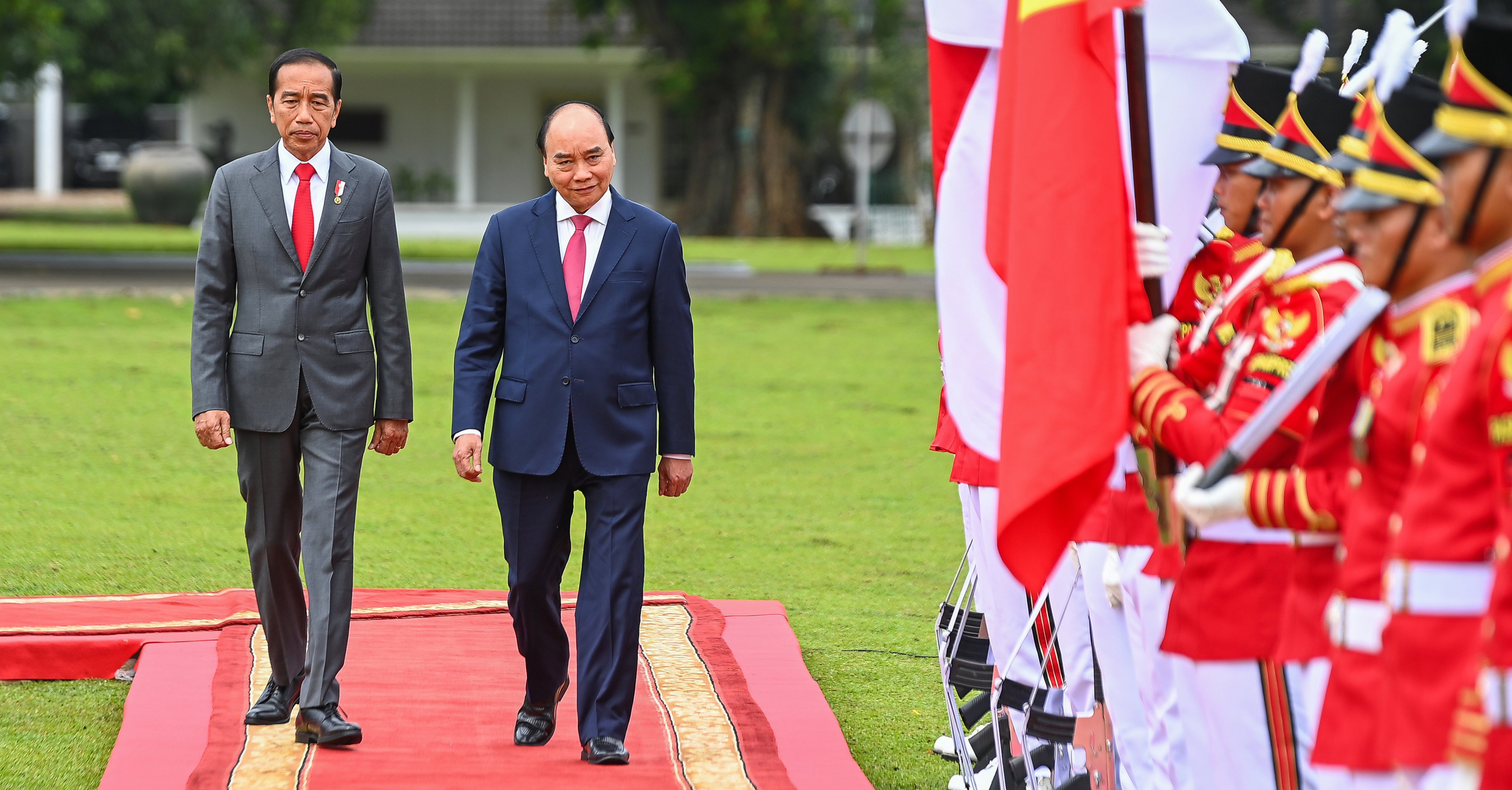 Indonesian President hosts welcome ceremony for President Nguyen Xuan Phuc