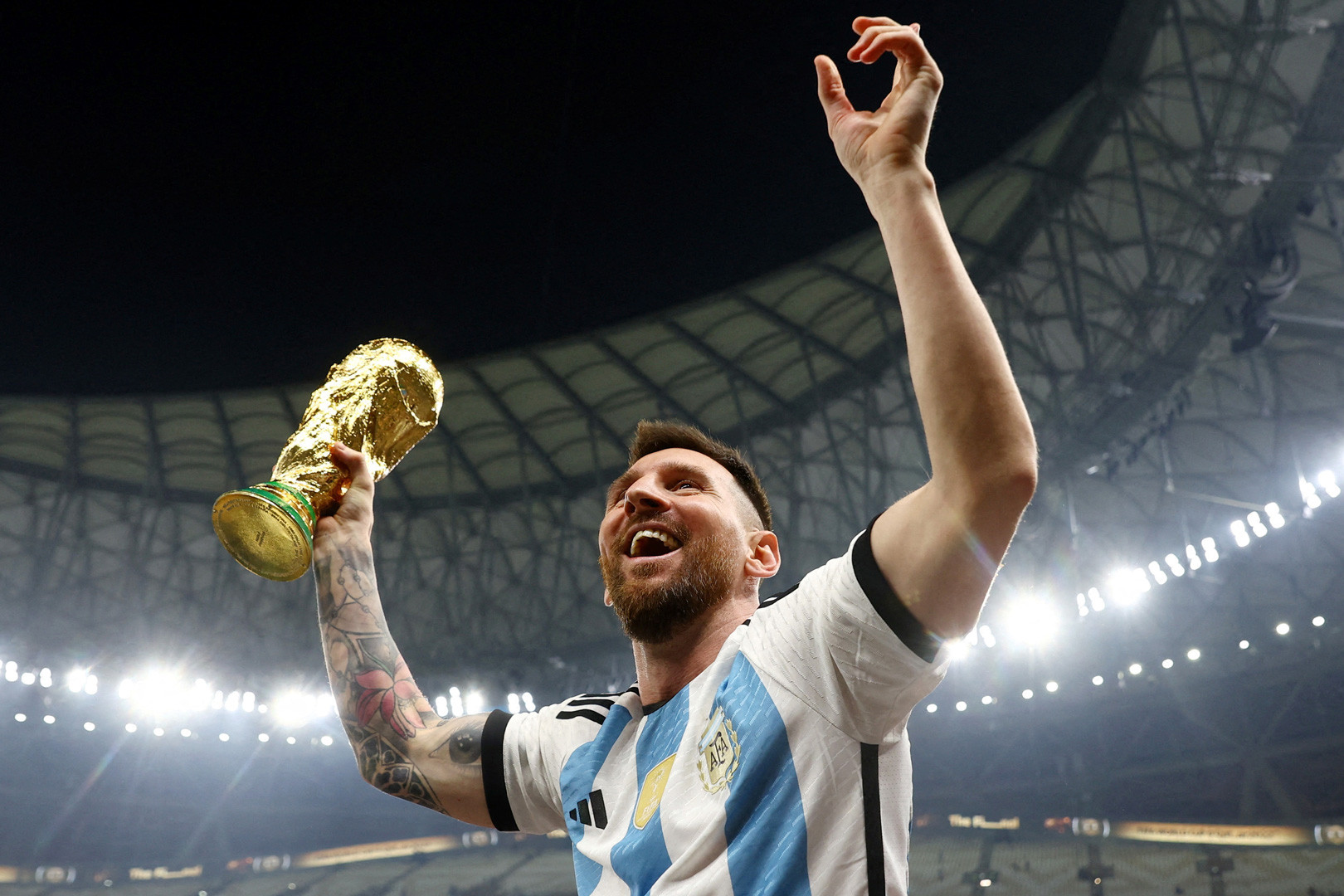 Messi gia hạn PSG: Sau World Cup là Champions League