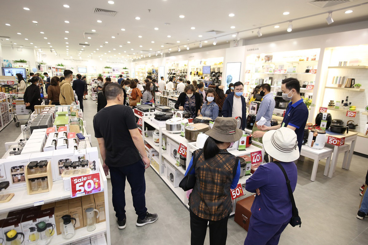 Foreign retailers flock to Vietnam