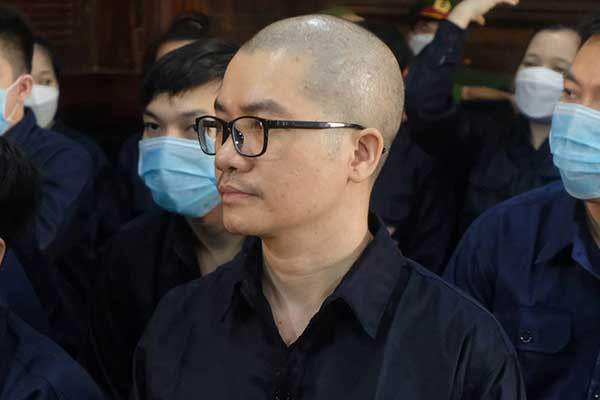 Vụ xét xử Chủ tịch địa ốc Alibaba, các đồng phạm bật khóc tại tòa