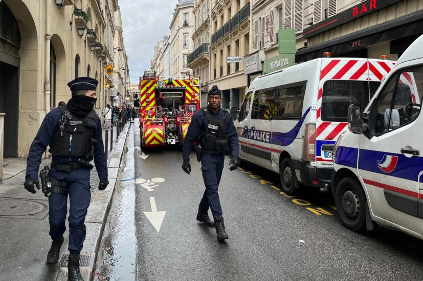 Xả súng giữa trung tâm Paris, nhiều người thương vong