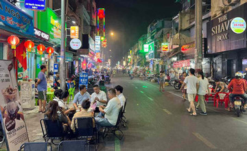 HCM City opens new night food street in District 3