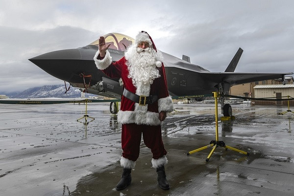 Tại sao quân đội Mỹ phải 'giám sát' ông già Noel mỗi dịp Giáng sinh?