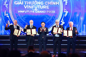 Hành trình nghiên cứu nhiều thách thức của chủ nhân Giải thưởng Chính VinFuture 2022