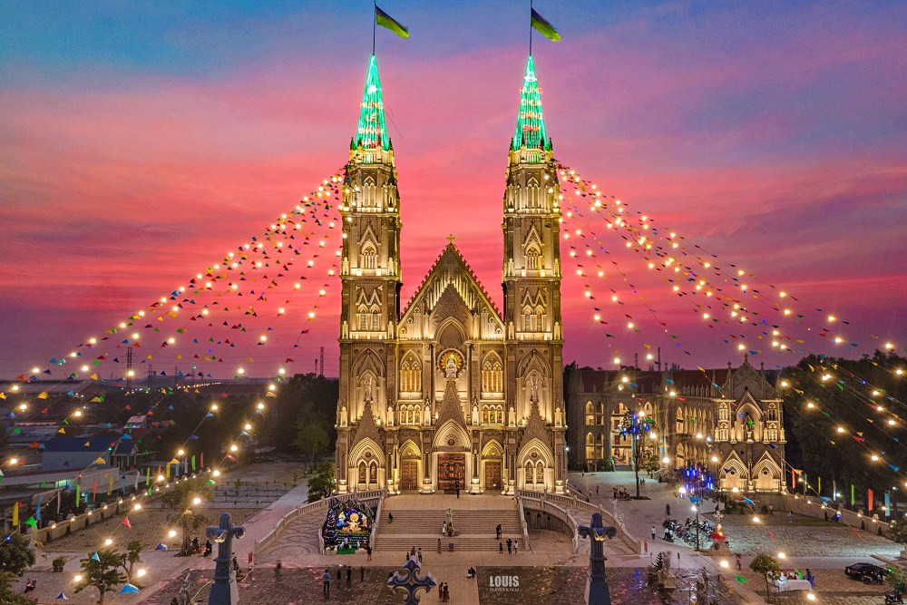 Nhà thờ giáo xứ Song Vĩnh mùa Giáng sinh đẹp như 'cung điện châu Âu ở Vũng Tàu'