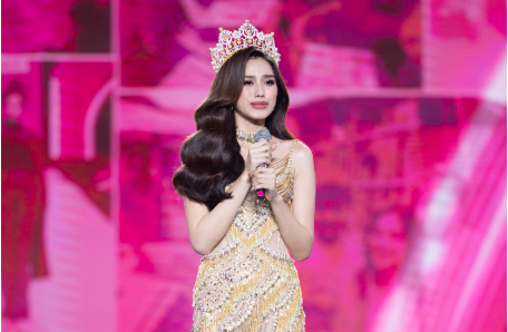 'Đỗ Thị Hà khóc giàn giụa trong hậu trường hoa hậu'