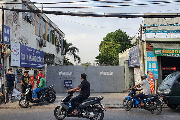 Công an Thủ Đức mời nhiều người của trung tâm đăng kiểm lên làm việc