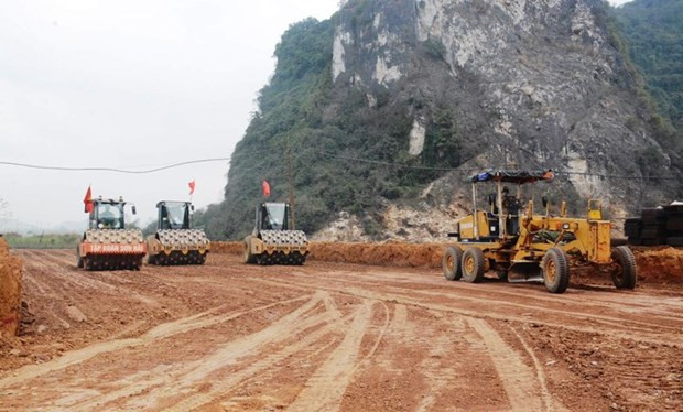 Work to start on 12 component projects of North-South expressway on Jan. 1 hinh anh 1