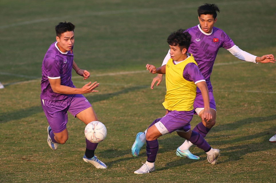 HLV Park Hang Seo 'lệnh' tuyển Việt Nam đi giày đinh sắt đấu Malaysia