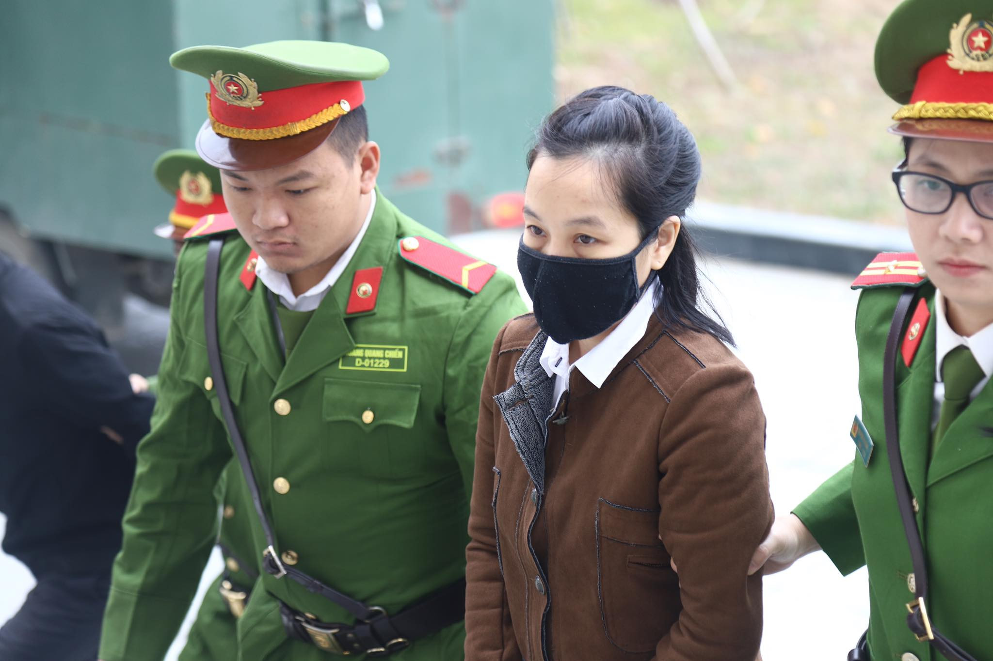 Hoãn phiên xét xử người phụ nữ chiếm đoạt hàng trăm tỷ ở Hà Nội