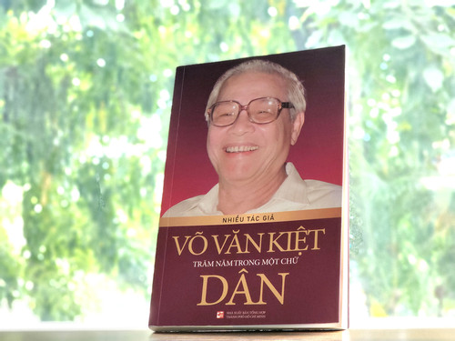 Ra mắt cuốn sách 'Võ Văn Kiệt - Trăm năm trong một chữ Dân'