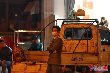 Nhiều tiếng nổ lớn trong vụ cháy tiệm sửa xe ở Hà Nội nghi do pháo lậu