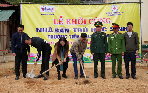 Báo VietNamNet khởi công xây nhà bán trú cho trường tiểu học xã biên giới Nghệ An