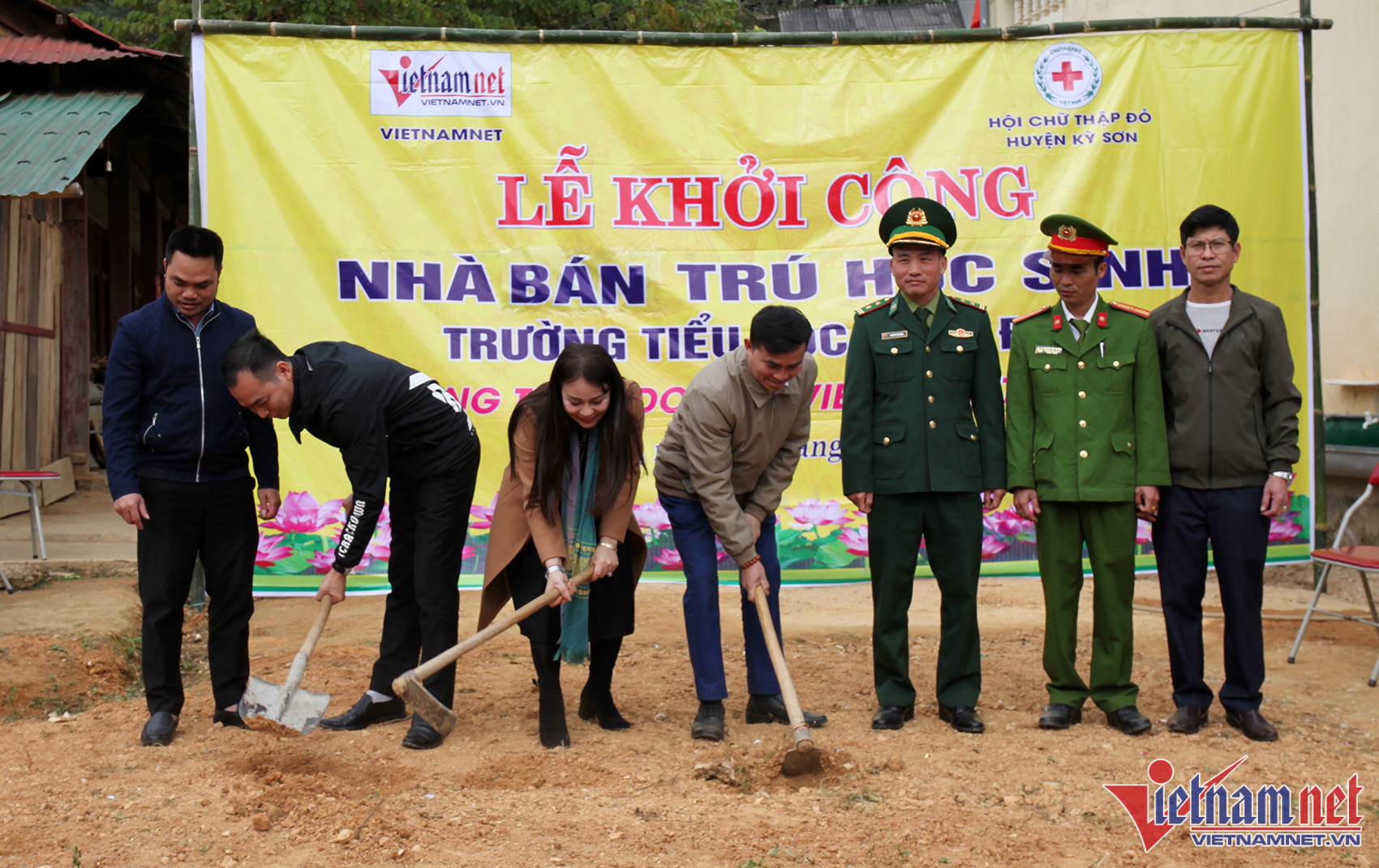 Báo VietNamNet khởi công nhà bán trú cho trường tiểu học xã biên giới Nghệ An