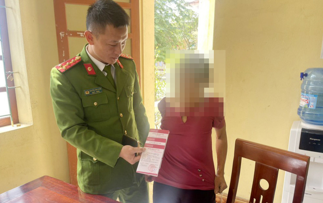 Suýt mất ba sổ tiết kiệm gần 600 triệu vì tin lời 'công an dỏm'