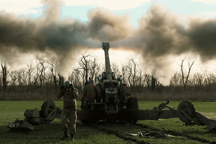 Lựu pháo NATO viện trợ cho Ukraine bốc cháy sau đòn tấn công của UAV