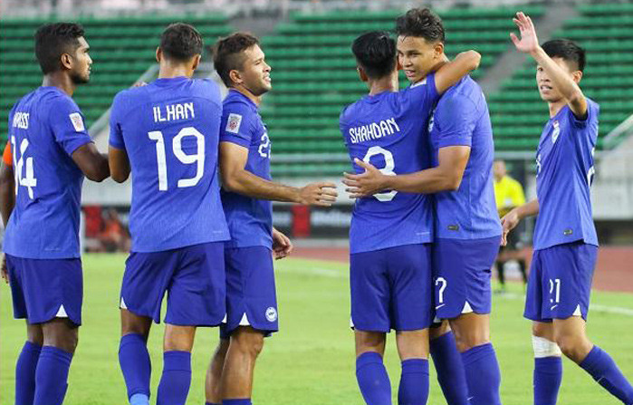 Video bàn thắng Lào 0-2 Singapore: Chủ nhà tự thua