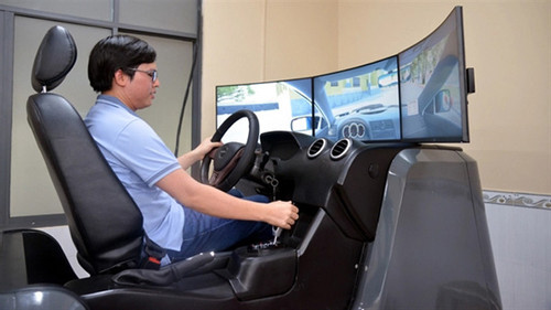 Driving training centres on verge of suspension due to simulator requirements