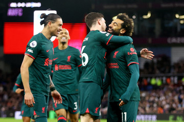 Salah và Van Dijk ghi bàn, Liverpool hạ Aston Villa