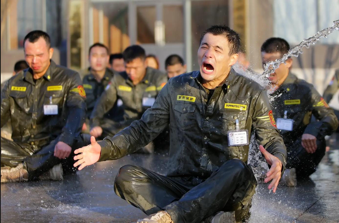 Đào tạo vệ sĩ ở Trung Quốc: Huấn luyện gian khổ, lương cả tỷ mỗi năm
