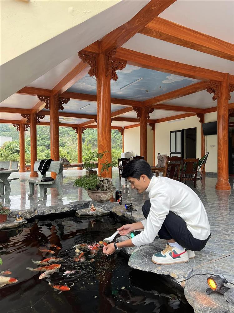 Mạc Văn Khoa khoe về quê, netizen chỉ săm soi 'biệt phủ' bạc tỷ - Ảnh 3.