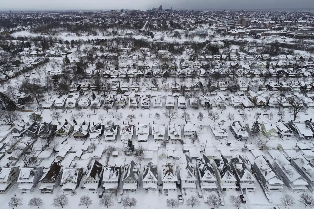 Bão tuyết lịch sử càn quét nước Mỹ, nhiều người tử nạn trong xe mắc kẹt giữa đường