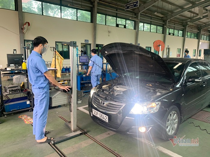 Cục Đăng kiểm: Xe dán decal, thay mặt ca