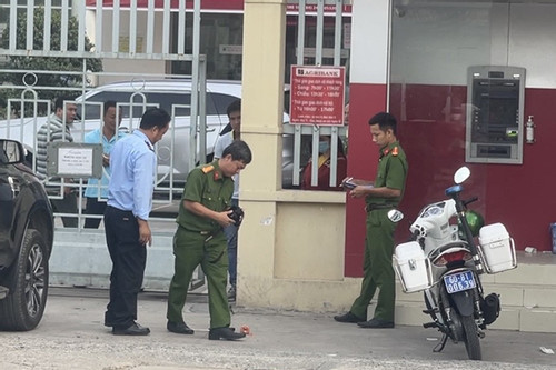 Truy bắt thanh niên cướp tiền ngân hàng ở Đồng Nai