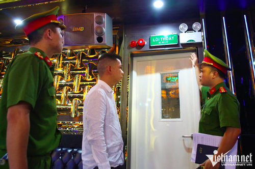 Hanoi closes more than 1,100 karaoke parlors, discos