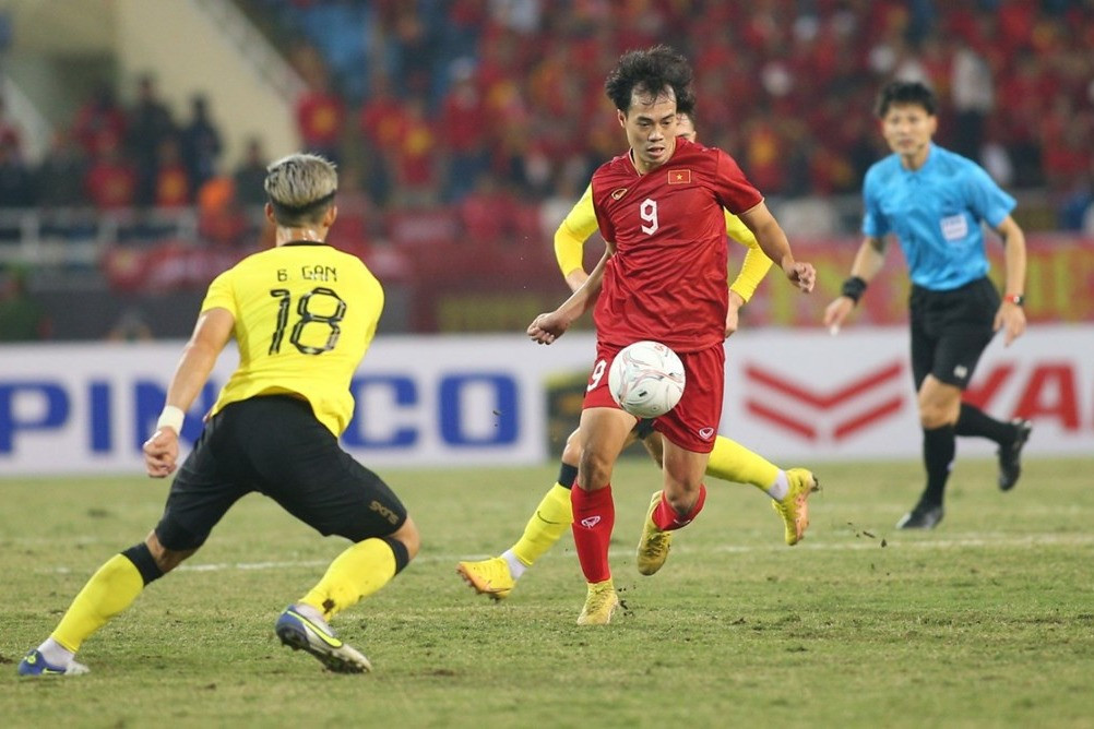 Tuyển Việt Nam rạng rỡ ăn mừng, tri ân CĐV sau trận thắng Malaysia