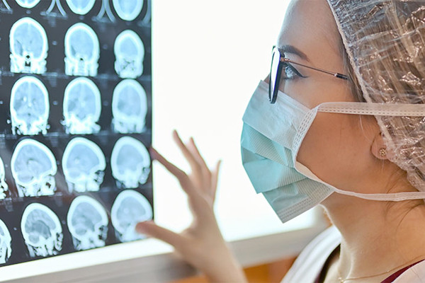 Người phụ nữ đột ngột nhận tin bị u não dù không có triệu chứng cảnh báo