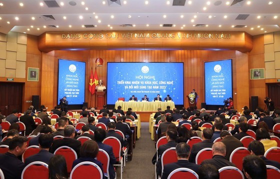 VN increases 7 positions in government AI readiness index 2022  ảnh 1