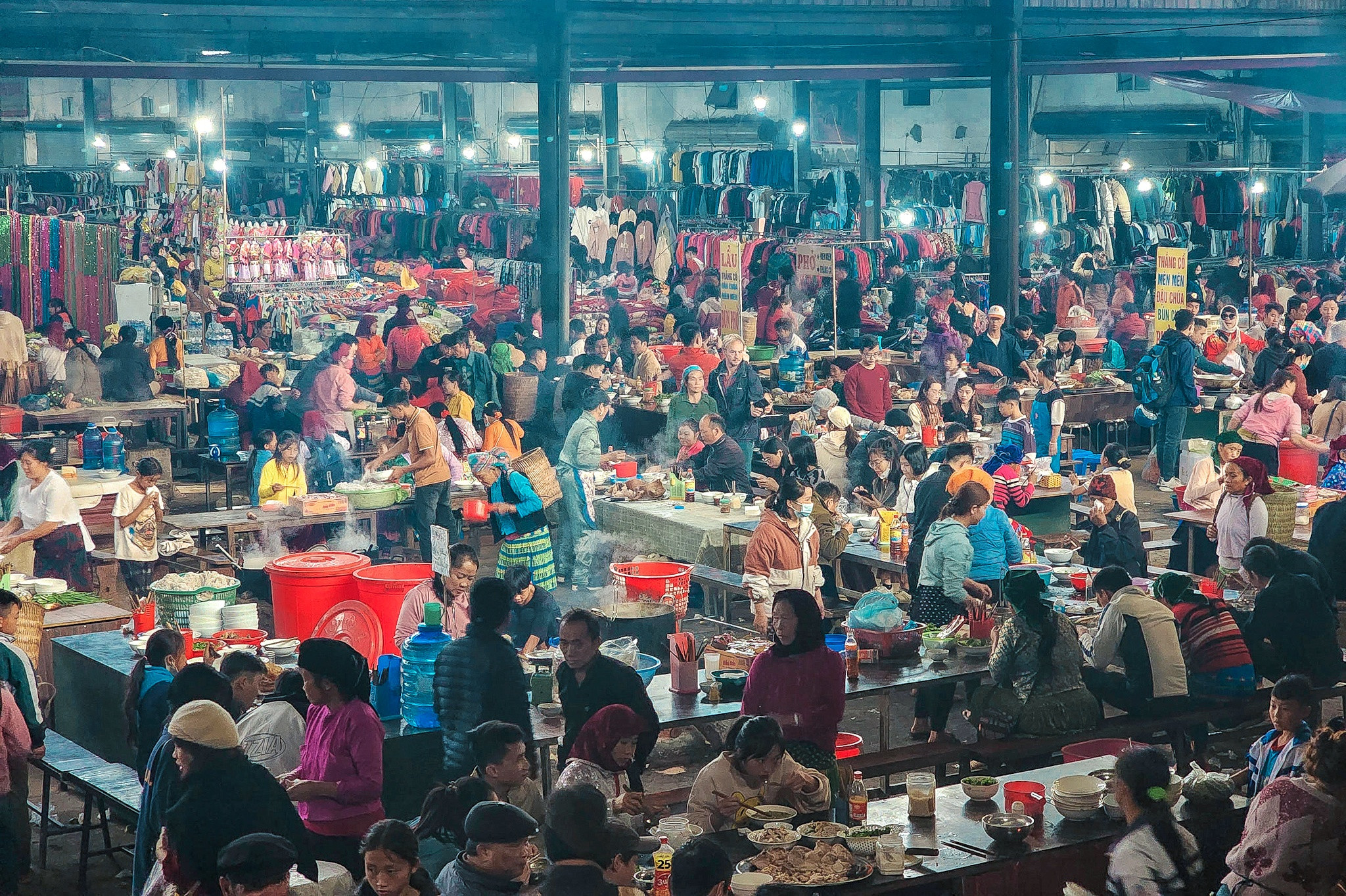 Đi chợ phiên Hà Giang cuối tuần, lạc vào thiên đường ẩm thực 'ngon quên lối về'