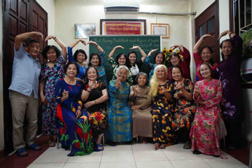 A special English class in Hanoi for the older generation