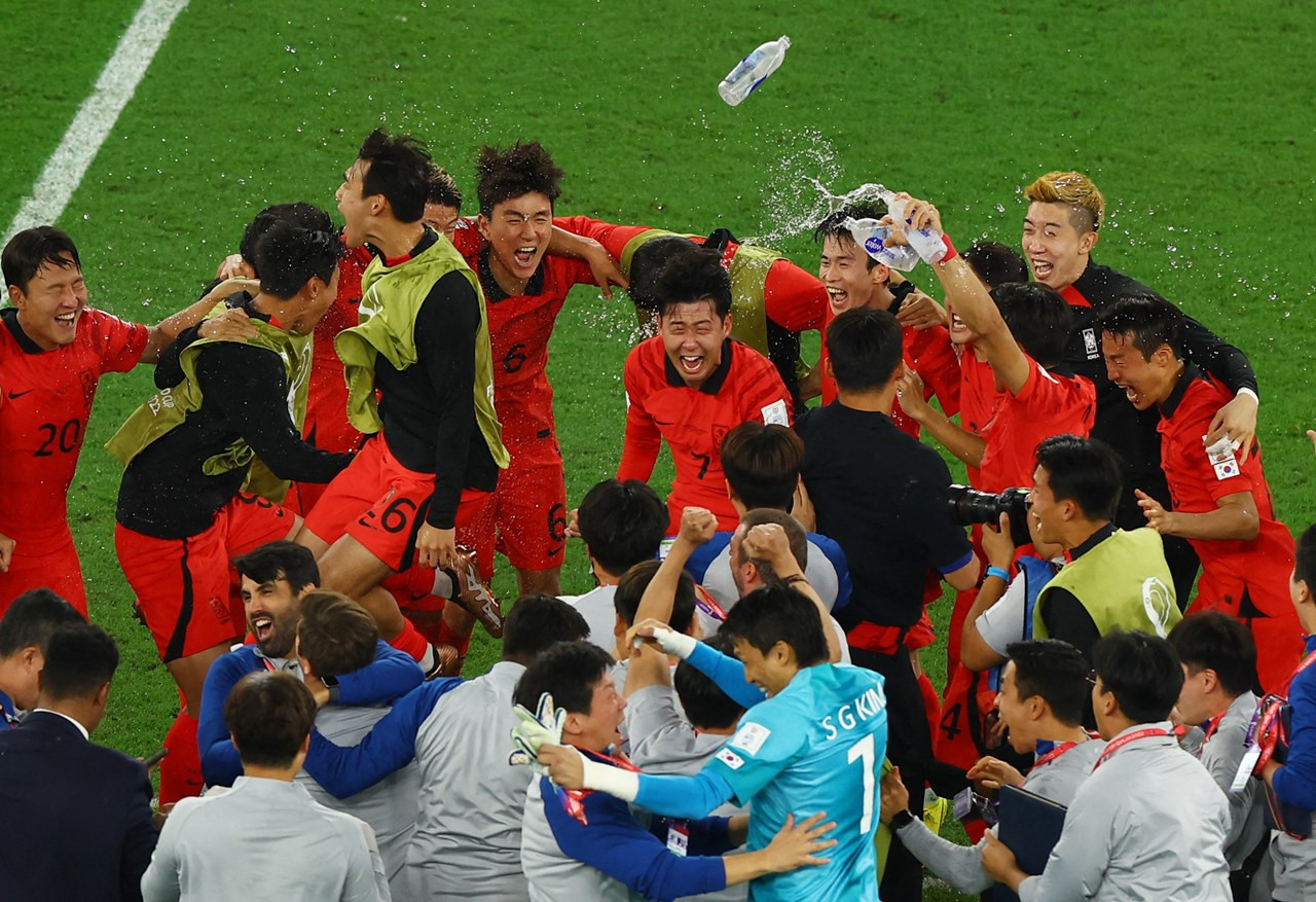 Bồ Đào Nha dù thua nhưng vẫn giữ được ngôi đầu. Trong khi Hàn Quốc đoạt tấm vé còn lại nhờ ghi nhiều bàn thắng hơn Uruguay. Bởi Sau 3 lượt trận, Hàn Quốc và Uruguay cùng có được 4 điểm, hiệu số đều là 0, nhưng Hàn Quốc ghi được 4 bàn, trong khi Suarez và các đồng đội chỉ có được 2 bàn