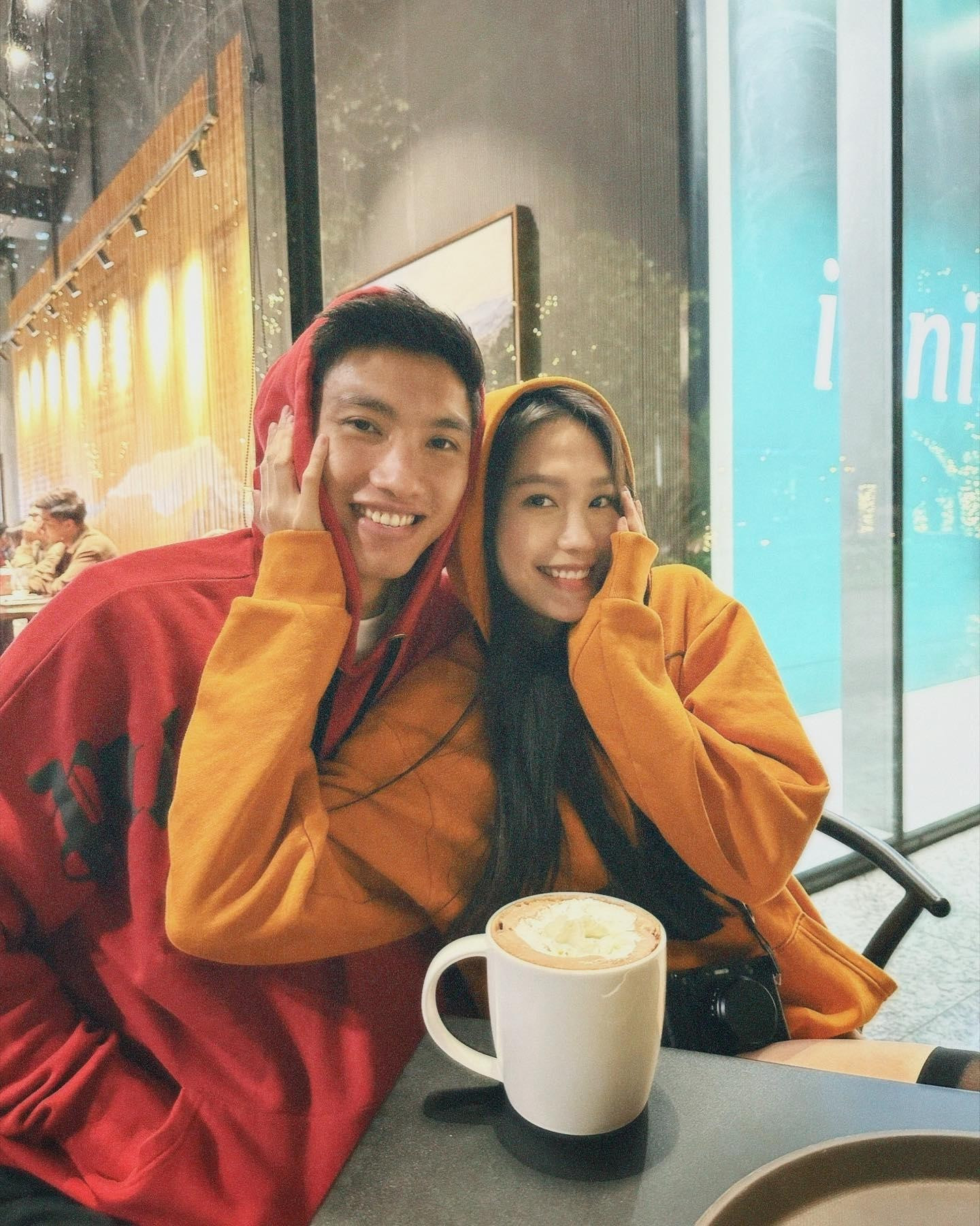 Khoảnh khắc tình cảm của Đoàn Văn Hậu, Doãn Hải My ảnh 2