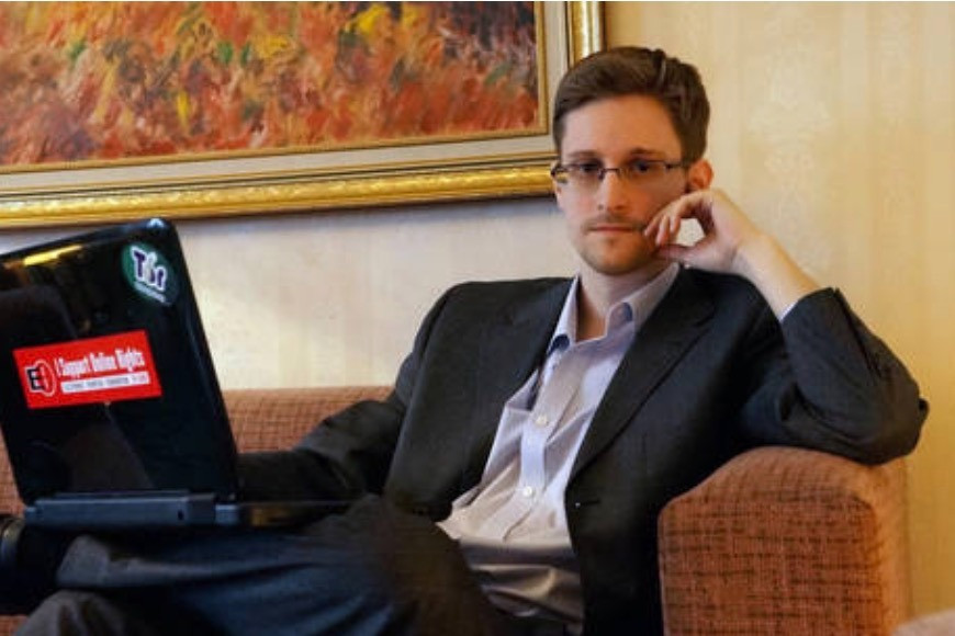 Edward Snowden được nhận hộ chiếu Nga