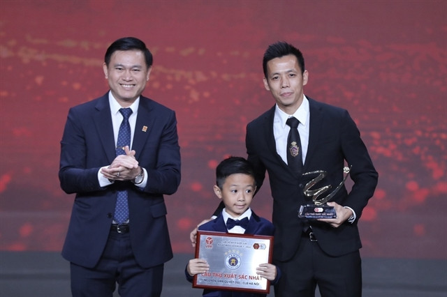 Striker Nguyen Van Quyet named best player of 2022 V.League 1