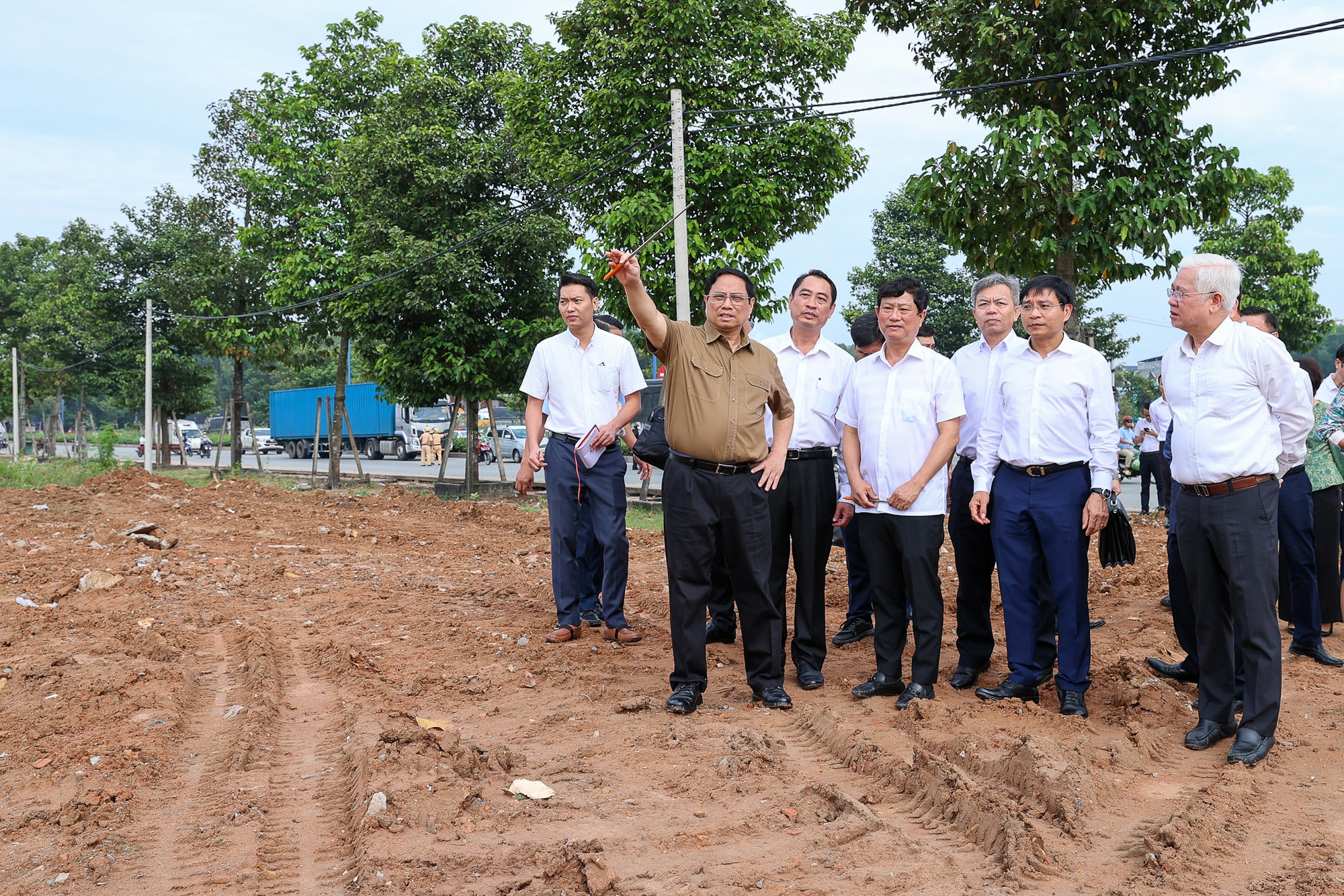 Chùm ảnh: Thủ tướng khảo sát một số dự án hạ tầng giao thông trọng điểm tại Bình Dương - Ảnh 5.