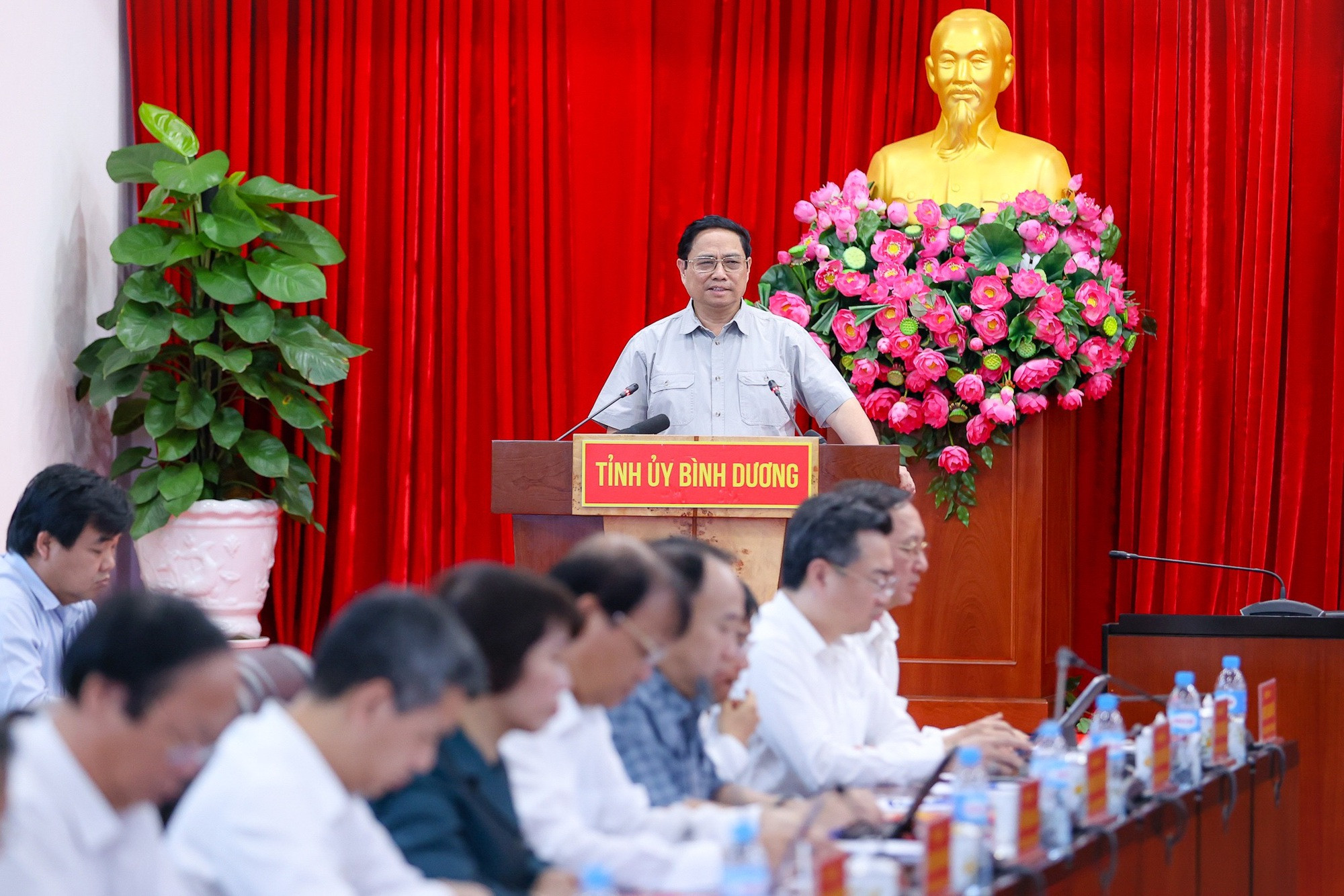 Thủ tướng yêu cầu Bình Dương ưu tiên gỡ khó cho doanh nghiệp, mở chiến dịch giải ngân đầu tư công - Ảnh 9.