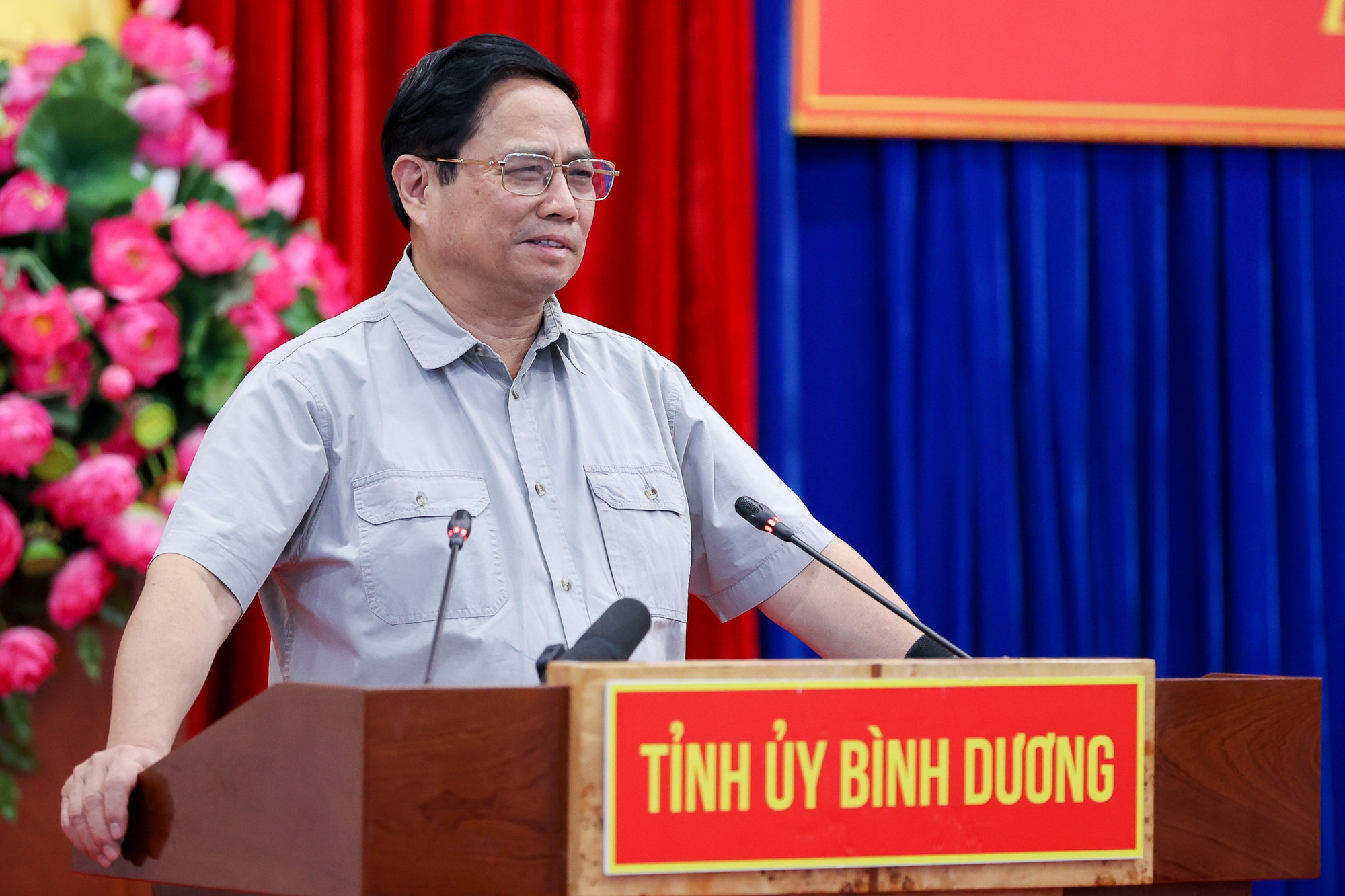 Thủ tướng yêu cầu Bình Dương ưu tiên gỡ khó cho doanh nghiệp, mở chiến dịch giải ngân đầu tư công - Ảnh 1.