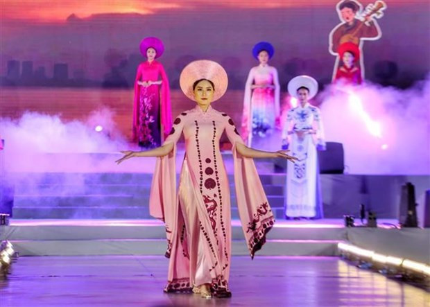 Hanoi Tourism Ao Dai Festival 2022 opens hinh anh 1