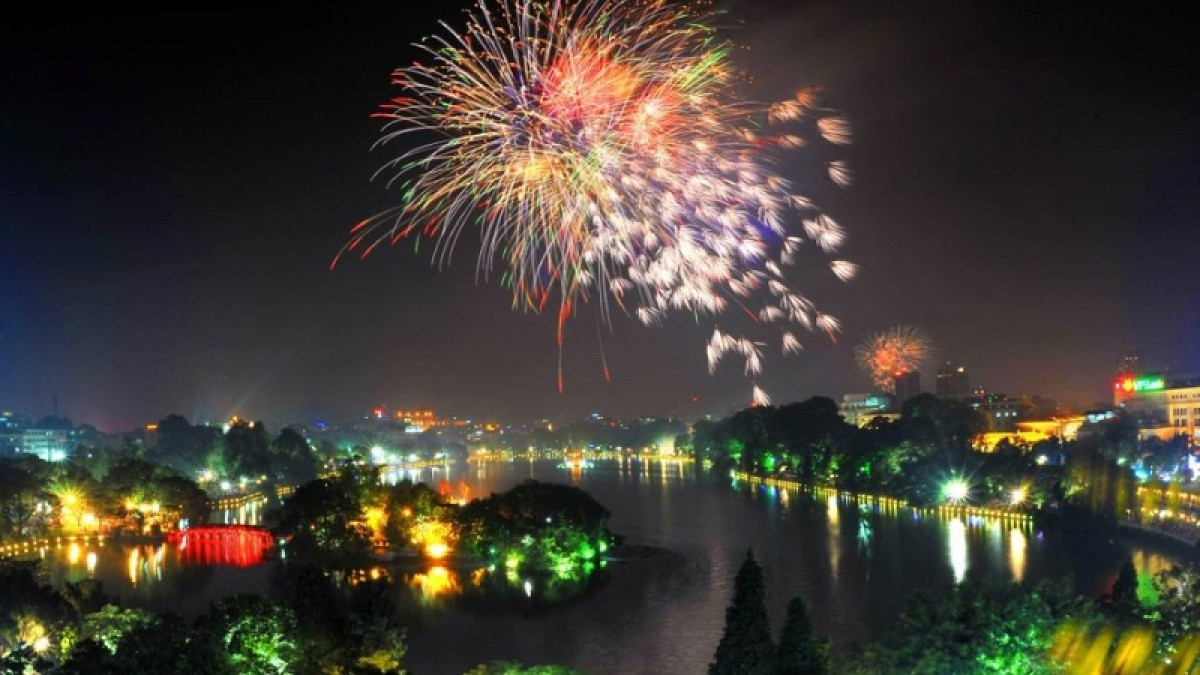 Hanoi to set off fireworks at six venues on New Year’s Eve