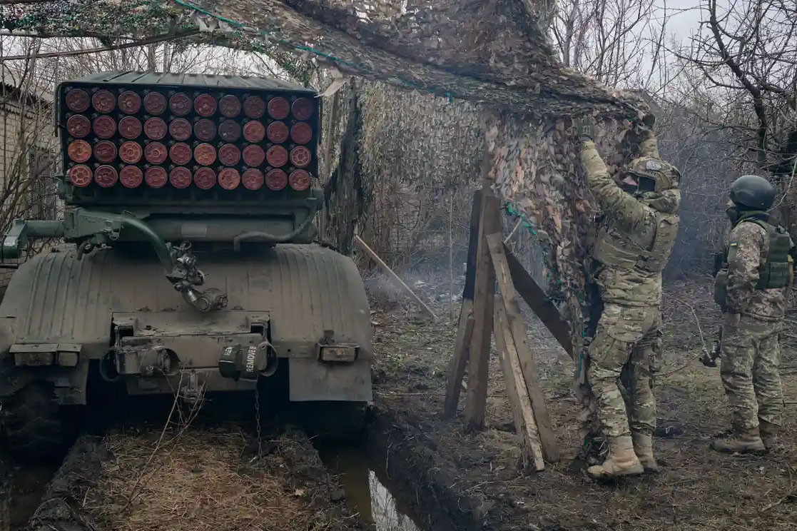 Nga – Ukraine đọ pháo xuyên biên giới, Séc viện trợ cầu dã chiến cho Kiev