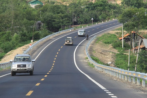 PM urges speeding up implementation of major expressway projects