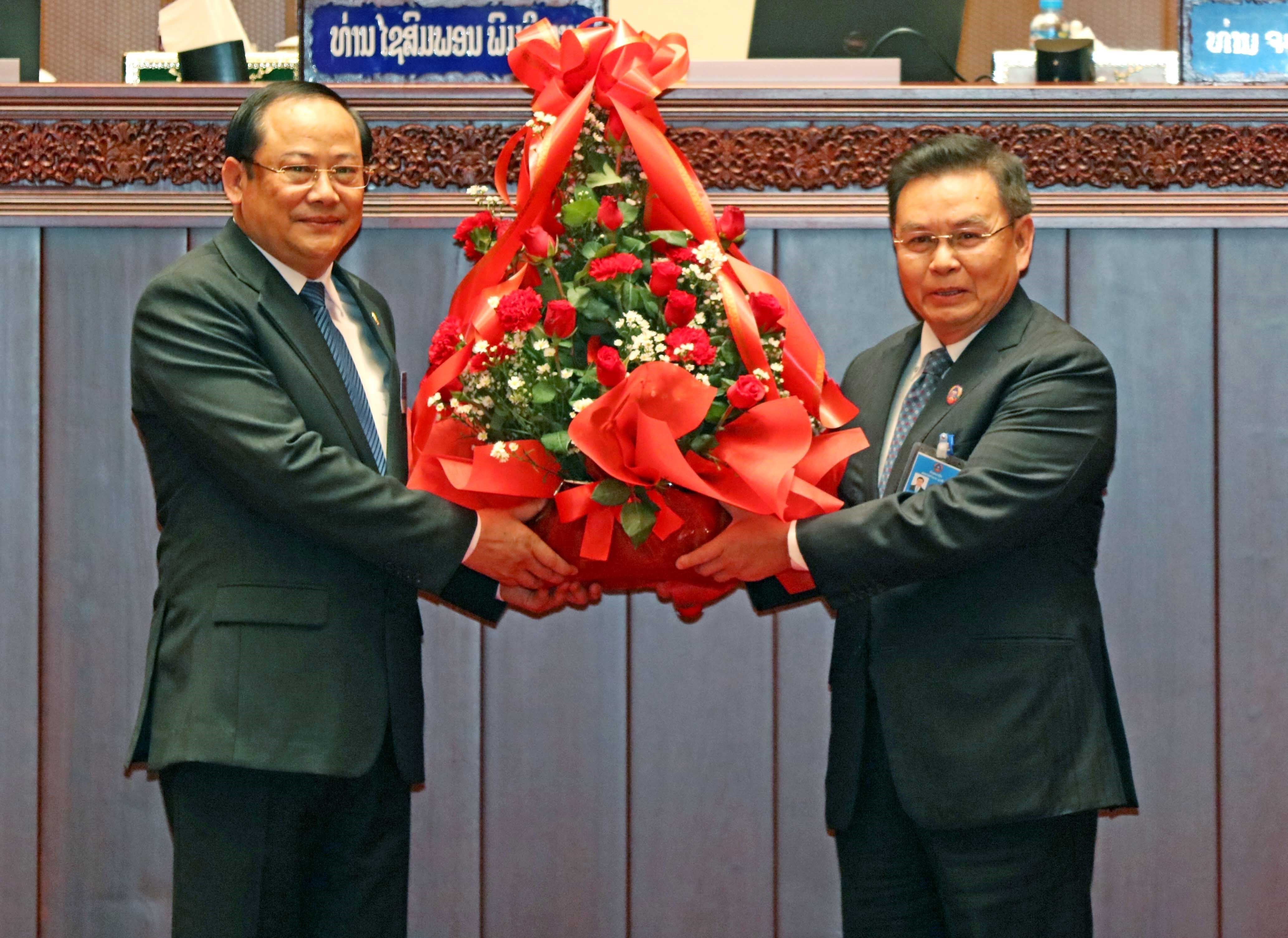 Thủ tướng Phạm Minh Chính chúc mừng tân Thủ tướng Lào