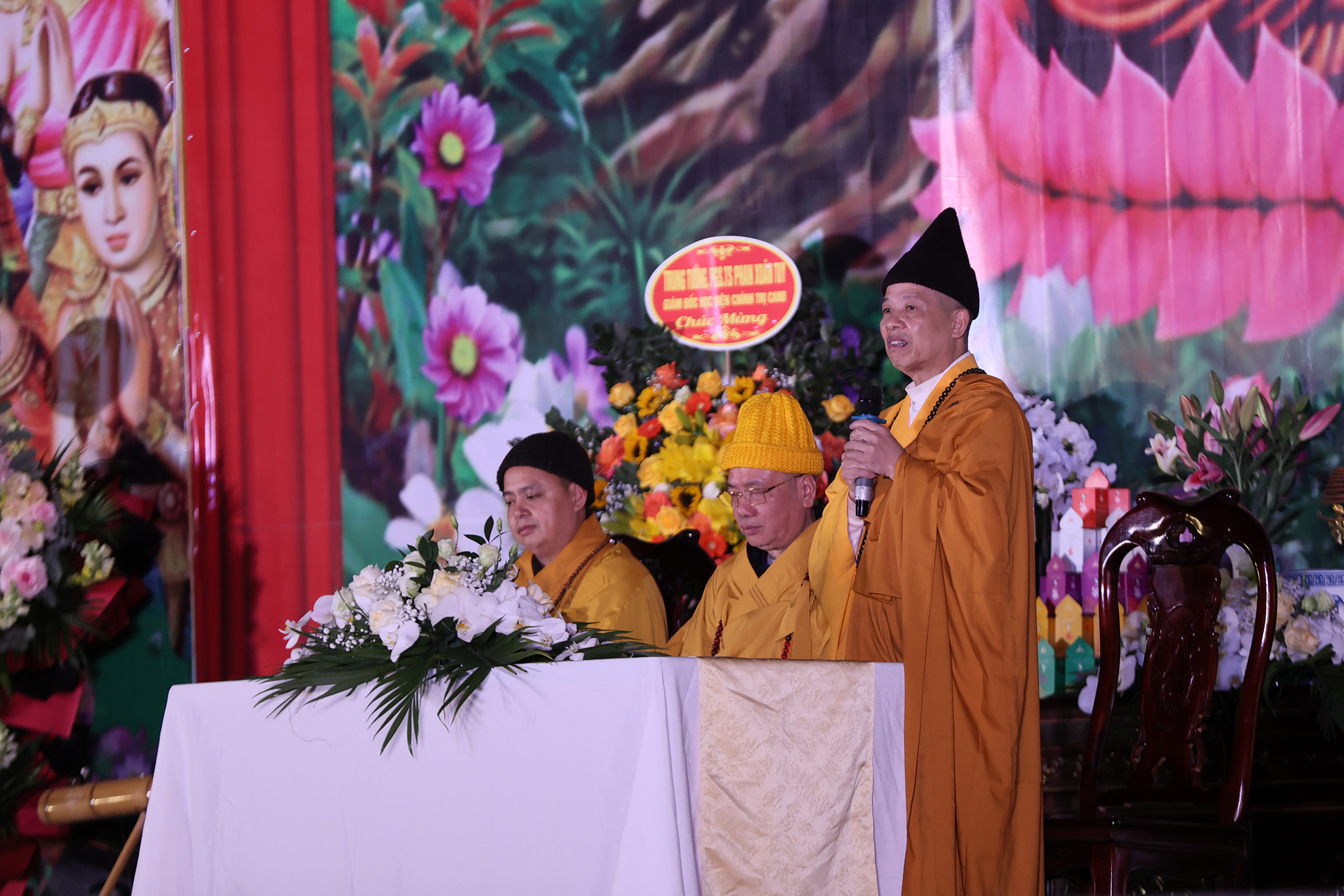 Hàng ngàn phật tử nguyện cầu quốc thái dân an tại đại lễ Phật thành đạo
