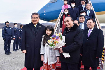 Chủ tịch nước Nguyễn Xuân Phúc đến Seoul, bắt đầu thăm Hàn Quốc