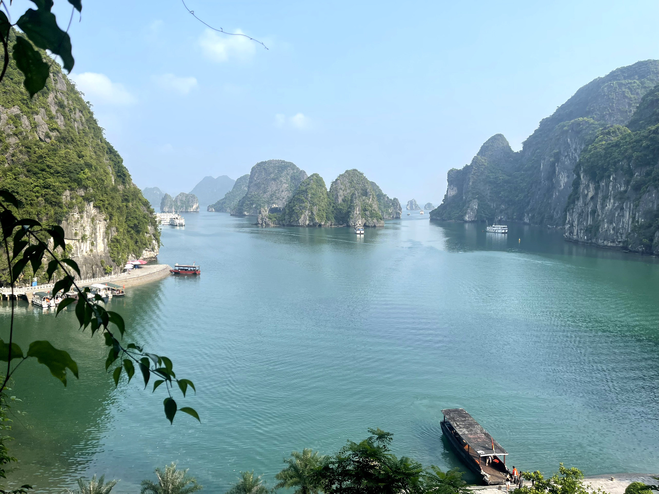 Vietnam's Ha Long Bay losing its hue