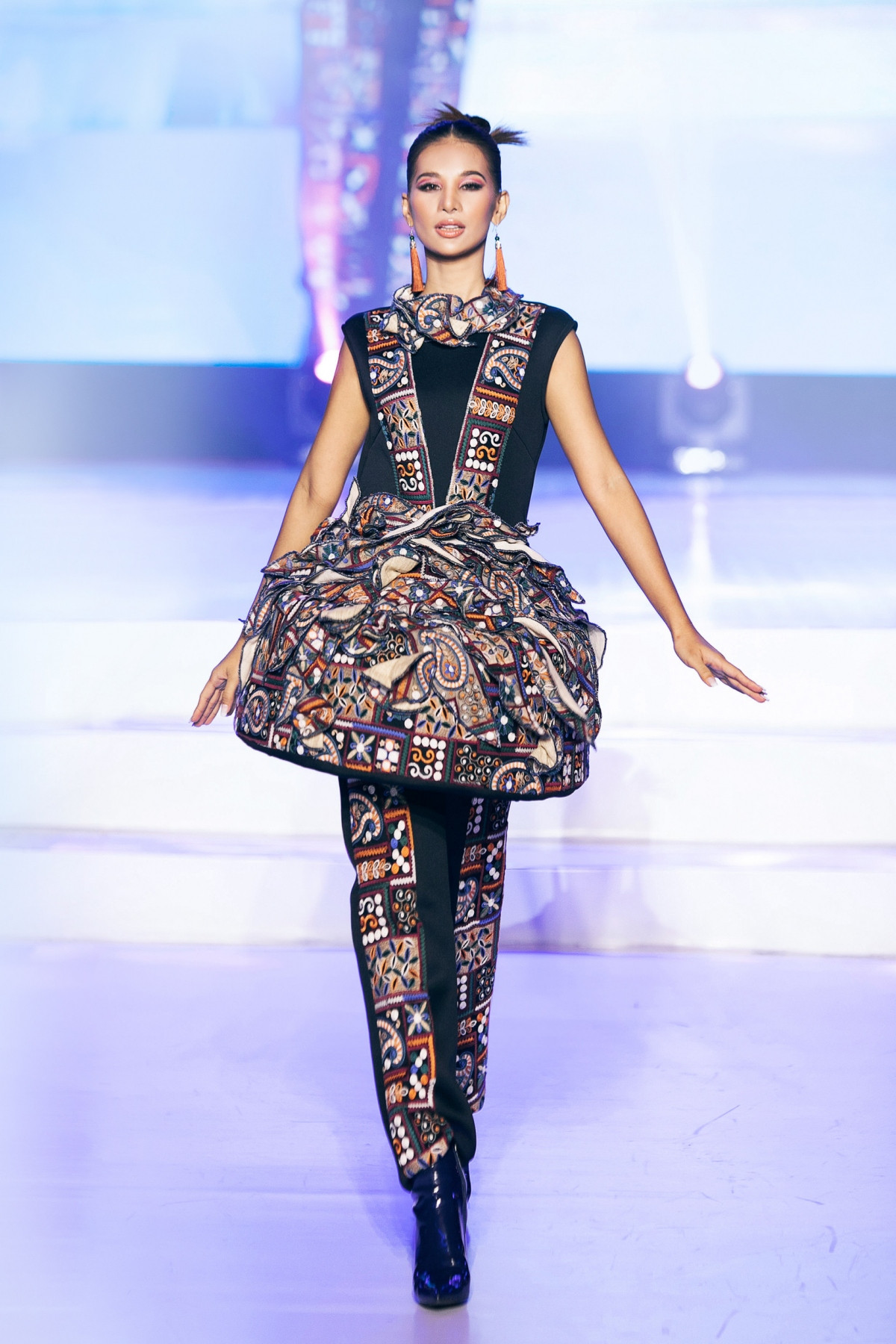 local and foreign beauties model at harper s bazaar star awards 2022 picture 6